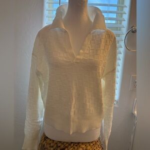 Moon & Madison White Textured Collared Long Sleeve, Size M